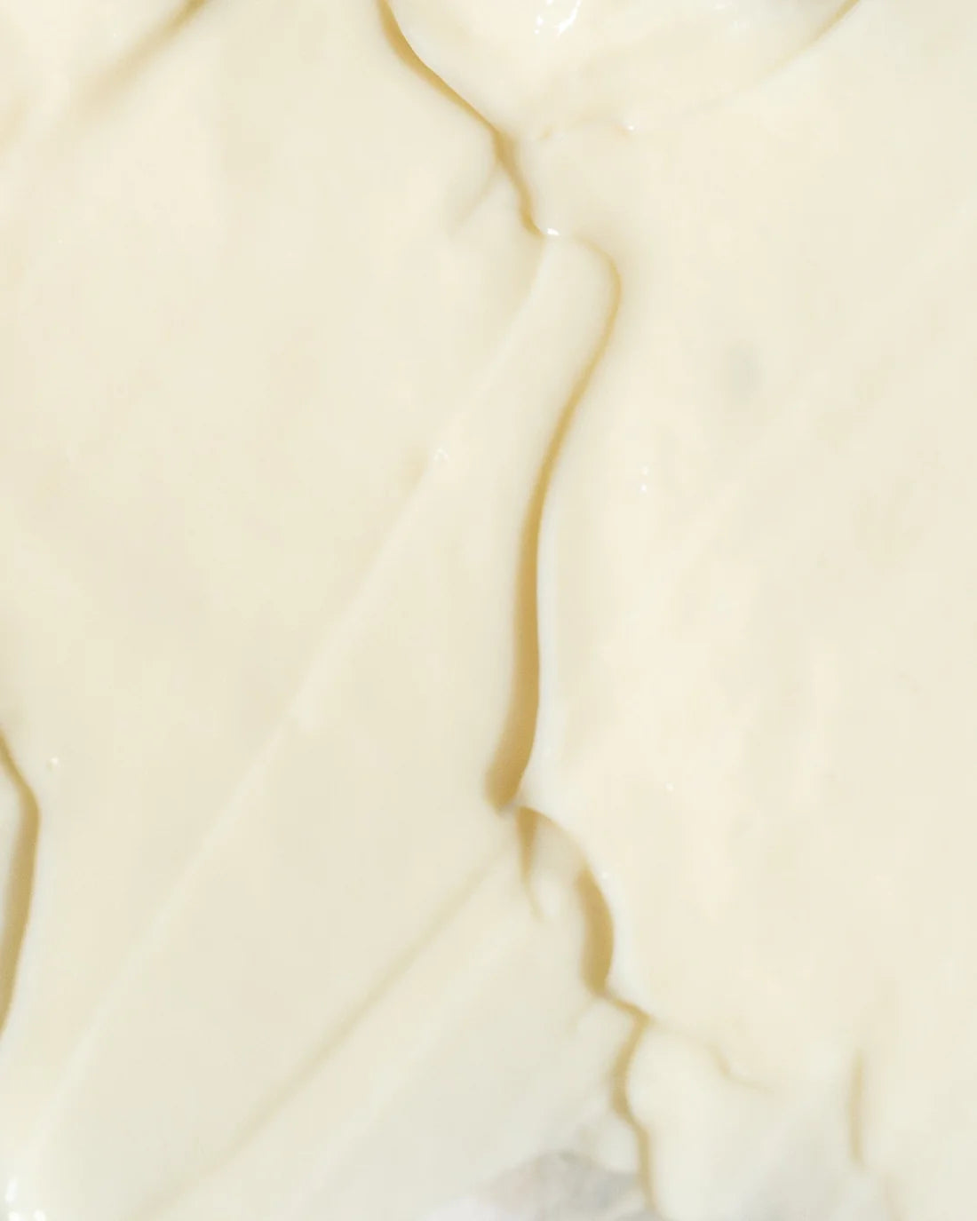 Vivier Retinol 1.0% cream texture showing smooth and creamy consistency for effective nighttime skincare.